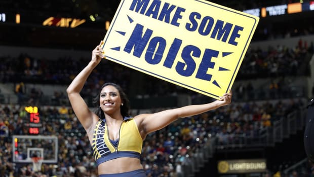 PacersCheerleadersMakeNoise